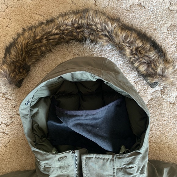 North Face Men’s 550 Down Jacket - Picture 4 of 6